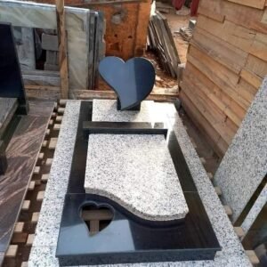 Pierre tombale en granite local