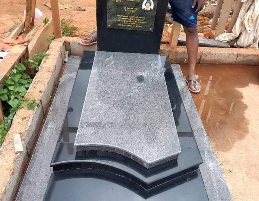 Pierre tombale en granite